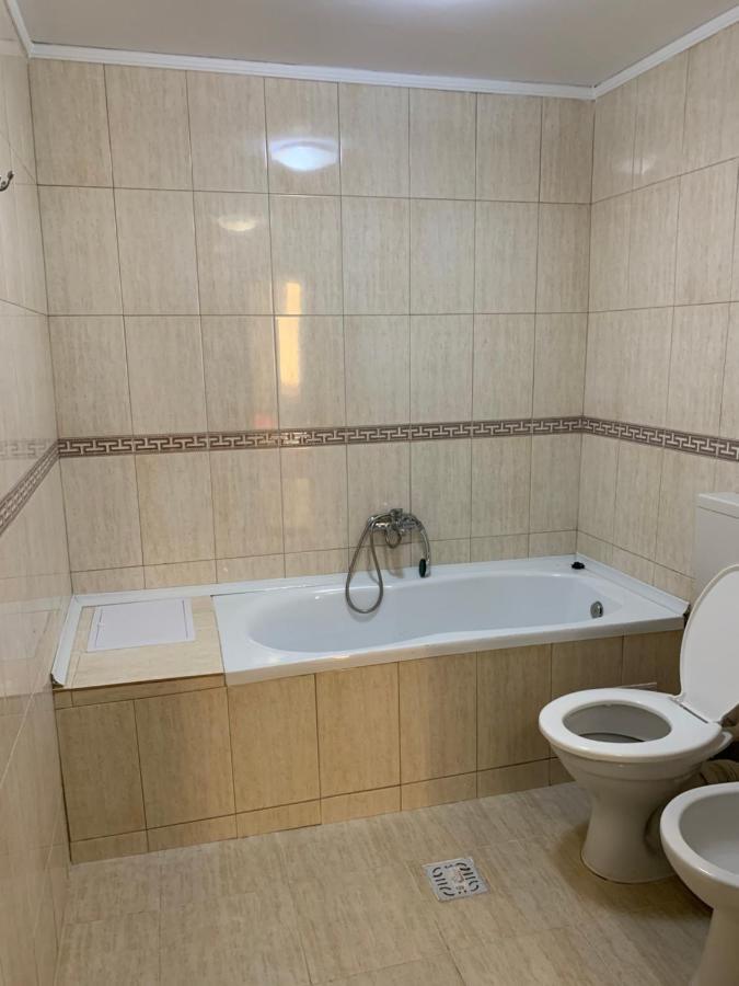 Hotel Rares โบโตชานิ ภายนอก รูปภาพ