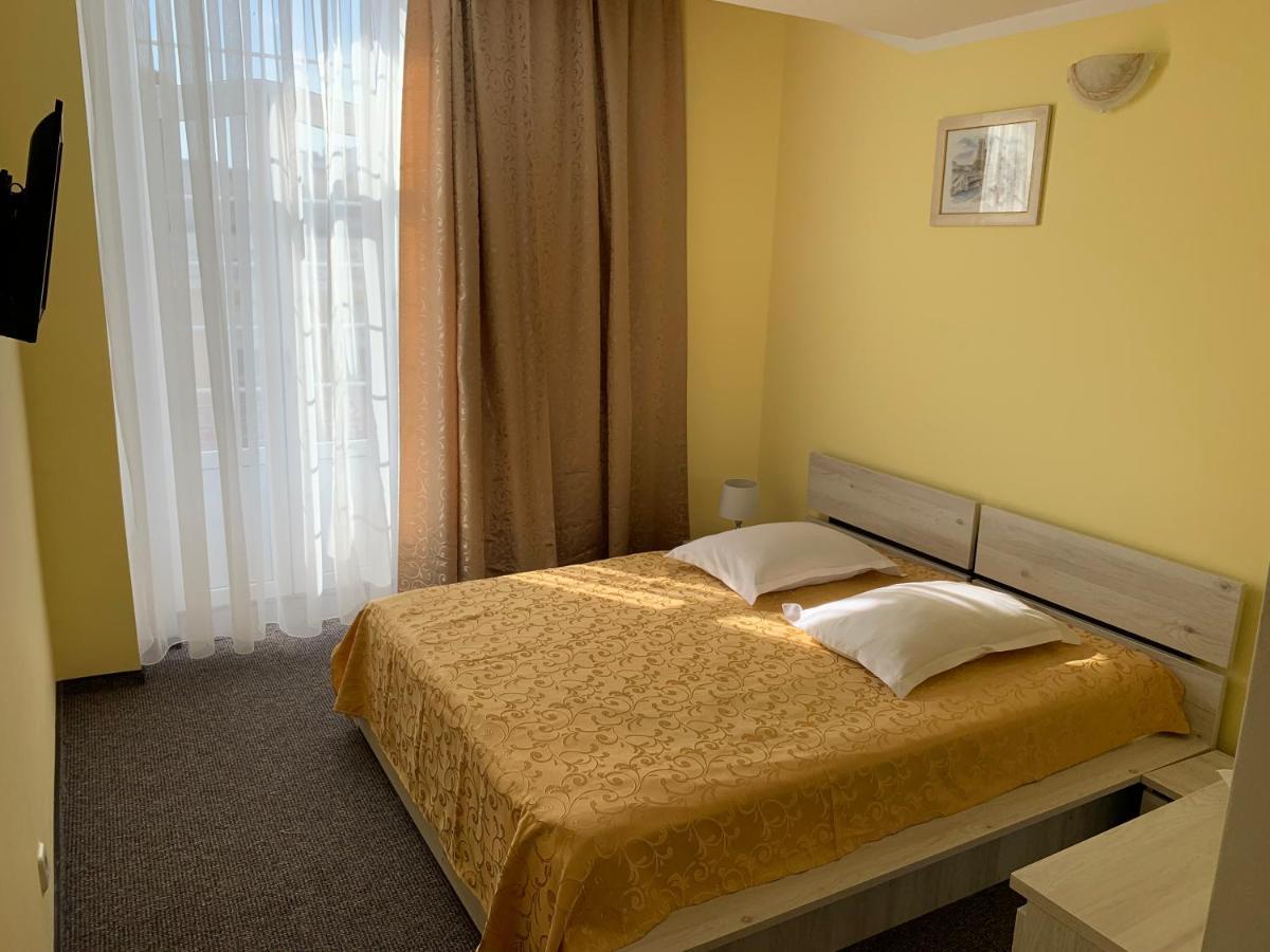 Hotel Rares โบโตชานิ ภายนอก รูปภาพ
